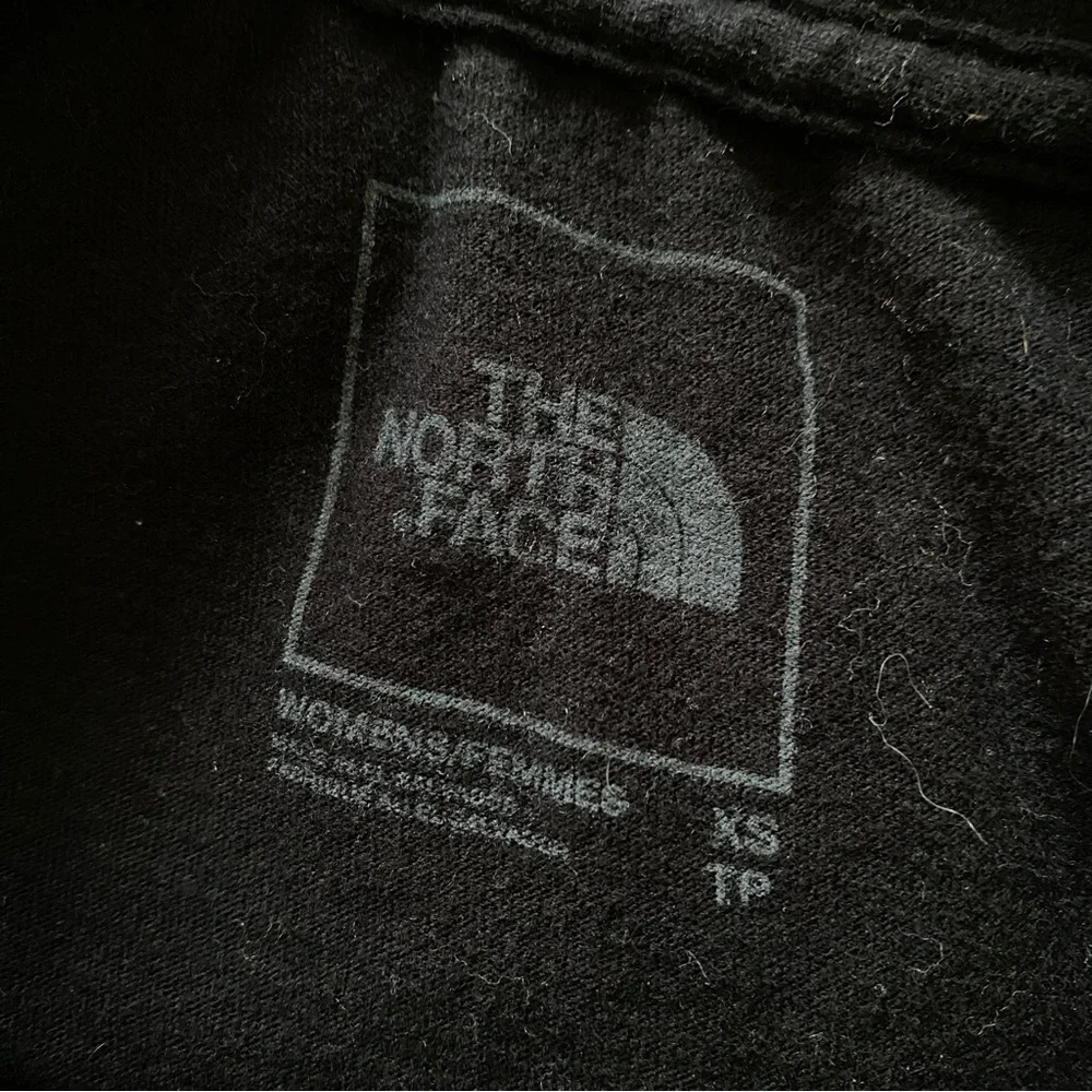 The North Face pocket tee - Picture 3 of 3